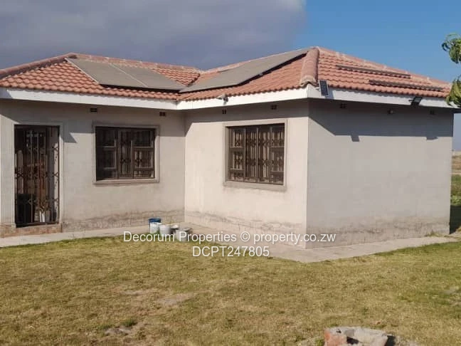 Neat 2-Bed Tiled Home on 1300m² with Staff Quarters