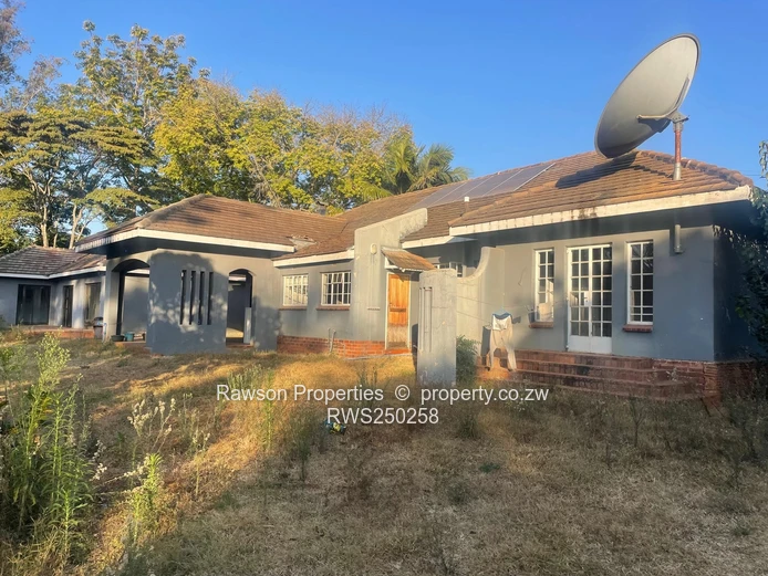 Borrowdale Family Home: 4 Beds, Pool, Borehole on 5,726m²