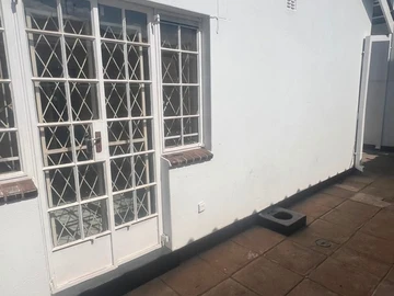 4 Bedroom Flat & Apartment