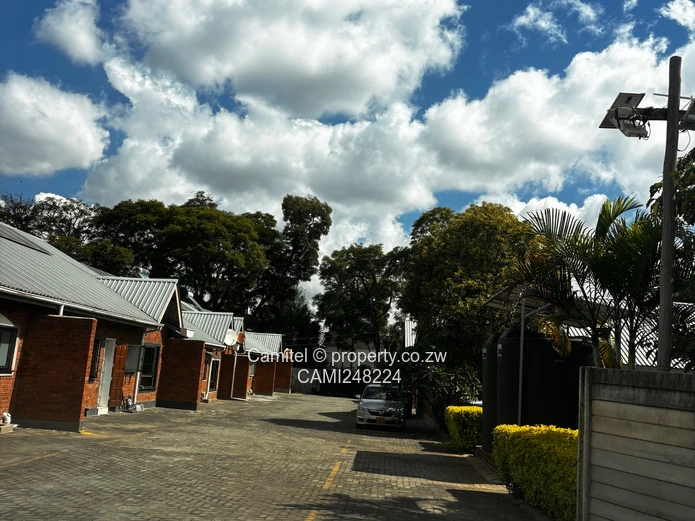 Sunlit 3-Bed Garden Flat with Borehole in Newlands