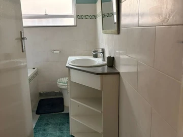 3 Bedroom Flat & Apartment