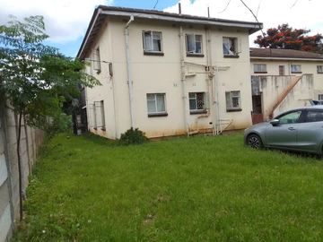 2 Bedroom Flat & Apartment