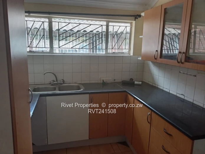 Dolphin Court Garden Flat To Let