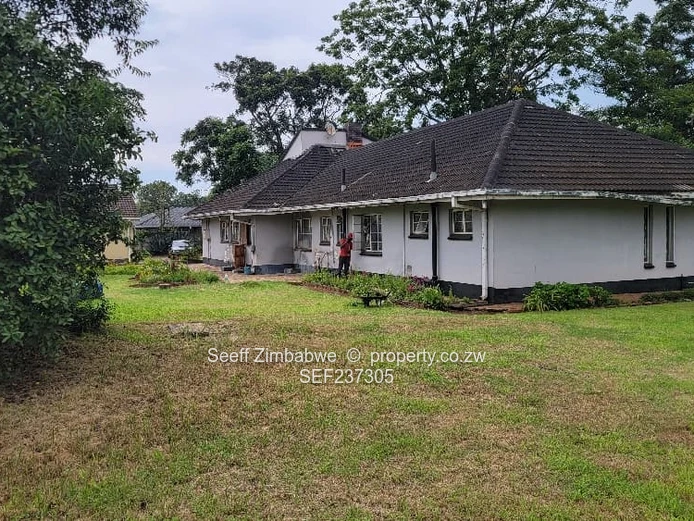 Marlborough: 4-Bed Home on 9070m² with Borehole & Gardens