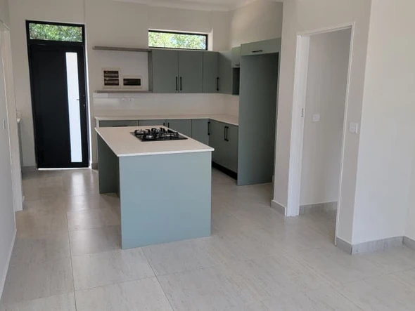 2 Bedroom Flat & Apartment