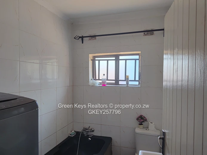Gletwin 3 beds with main en-suitecottage on 2040sqm