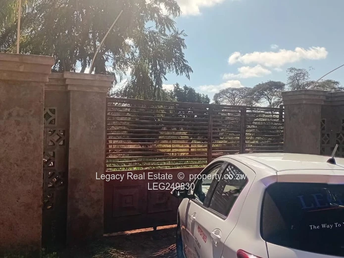 Walled Shawasha Hills 3-Bed on 2,164m² with Borehole