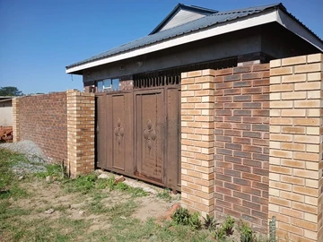 2 Bedroom Flat & Apartment