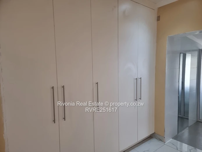 Marlborough 3-Bed Bungalow on 3600m² – Pool & Borehole