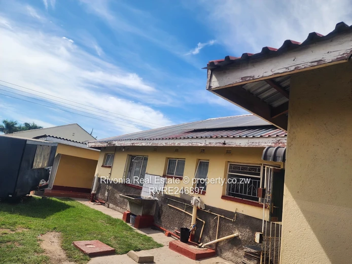 Mainway Meadows 4BR: Fitted Cupboards, 3 Baths & Borehole