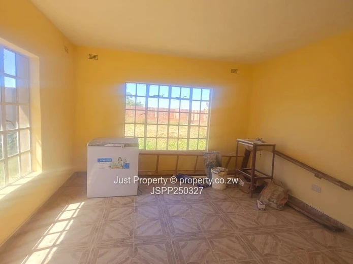  5-Bed Home in Rydale Ridge — Verandah & Tiled