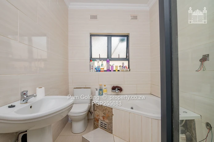 5 Bedroom House For Sale In Madokero