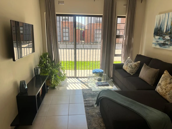 2 Bedroom Flat & Apartment
