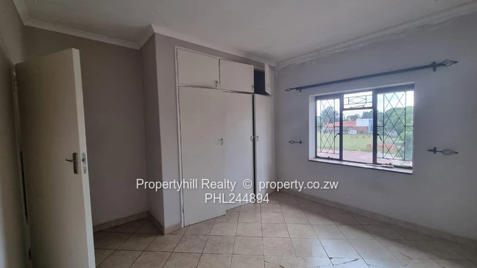 Vacant Flat Available For Immediate Occupation  (Sole Mandate)