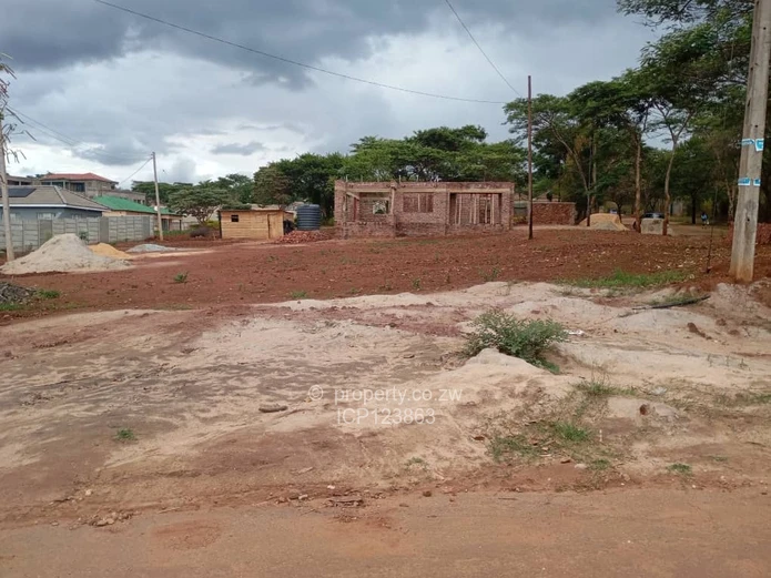 2000m² Residential Land for Sale in Prestigious Glen Lorne, Harare with  3 bed cottage at roof level