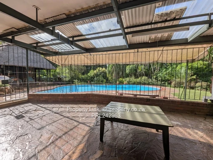 Family Sanctuary On Over An Acre (Sole Mandate)