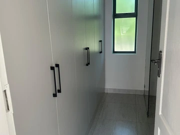 2 Bedroom Flat & Apartment
