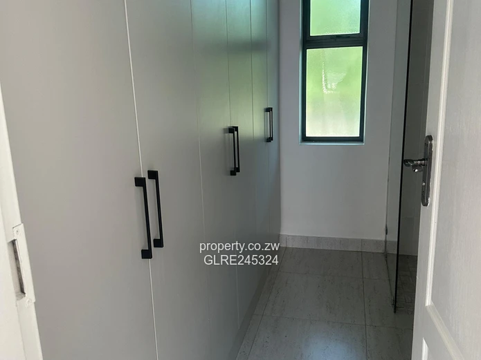 Spacious 2-Bed Apartment in Vainona — Modern Kitchen & Borehole (Sole Mandate)