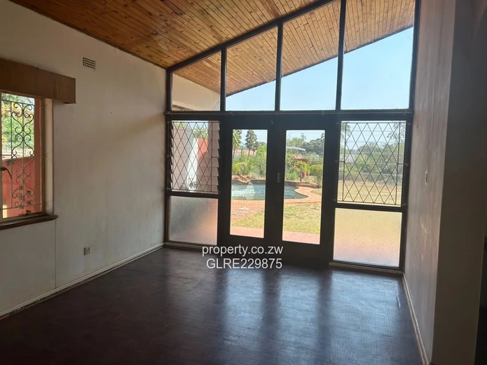 A Versatile 4Bedroom Property for Residential or Commercial Use in a Prime Greendale Location To Let