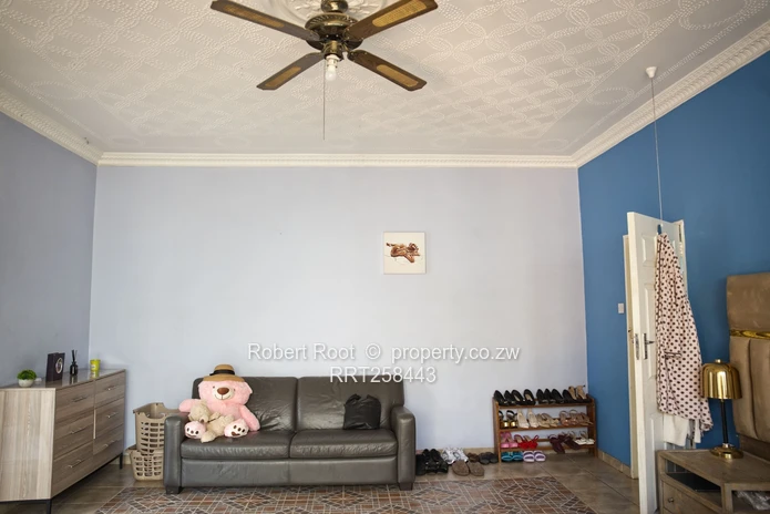 Spacious 5-Bed Westgate Home with Borehole & Large Bedrooms