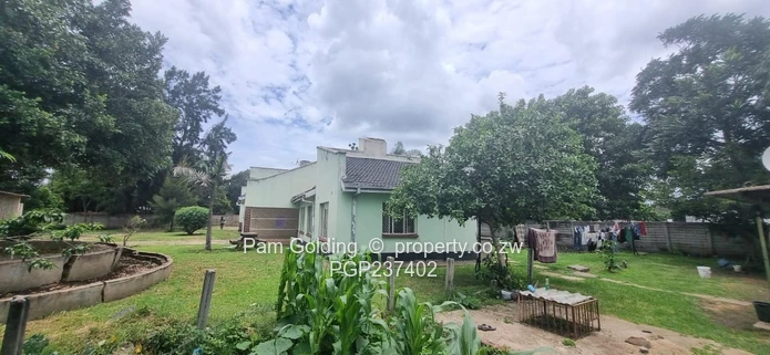 A spacious home with so much potential. (Sole Mandate)