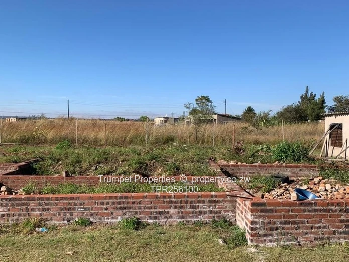 1-bed cottage  fenced 3,173m² stand, Norton, Trafalgar ZESA