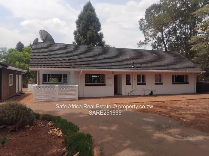Spacious 3-Bed Home on 4,000m² with Borehole — Marlborough