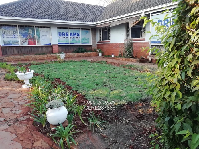 House to Let. Kamfinsa (Greendale) Commercial/ Residential Use 