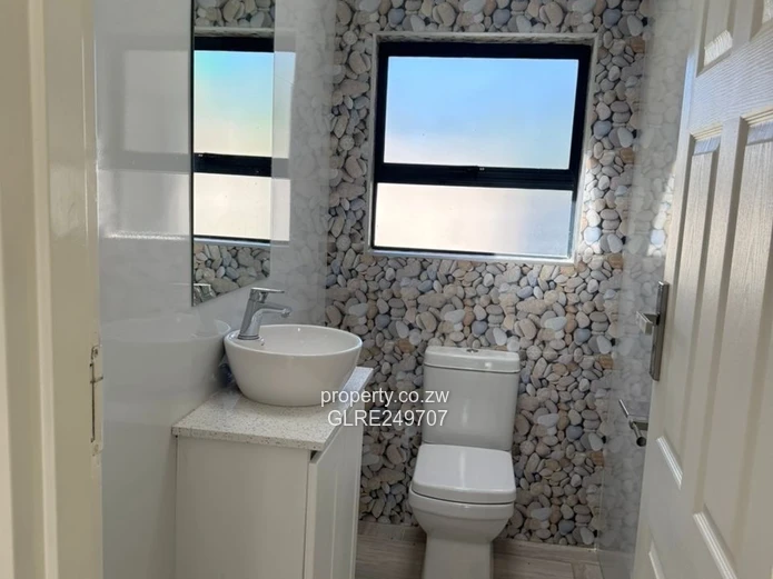 Stone-clad 4-Bed Mount Pleasant Apt - Pool & Borehole
