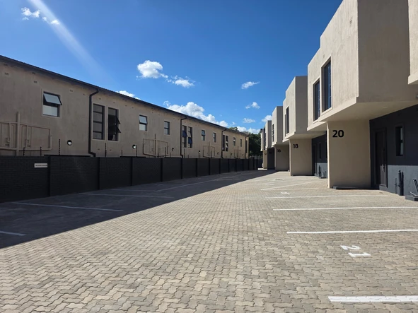 2 Bedroom Flat & Apartment