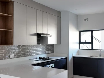 3 Bedroom Flat & Apartment