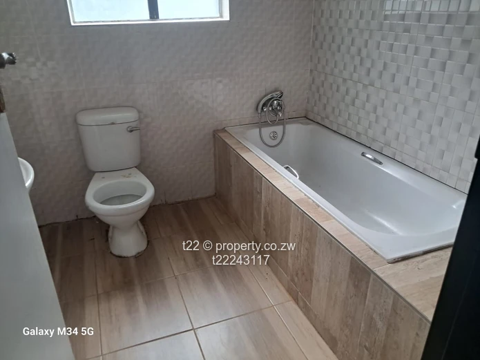 Single-Level 8-Bed Brookview Home — Large Lawn & Borehole