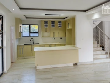 4 Bedroom Flat & Apartment