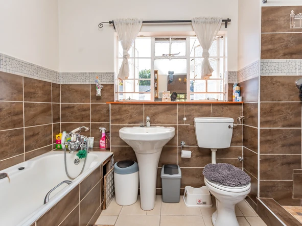 4 Bedroom Garden Flat