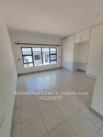 Bright 2-Bed, 2-Bath Townhouse w/ Garden & Parking — Mandara