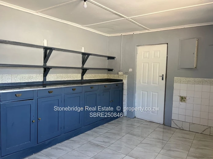 5 Bedroomed House in Hillside For Rent