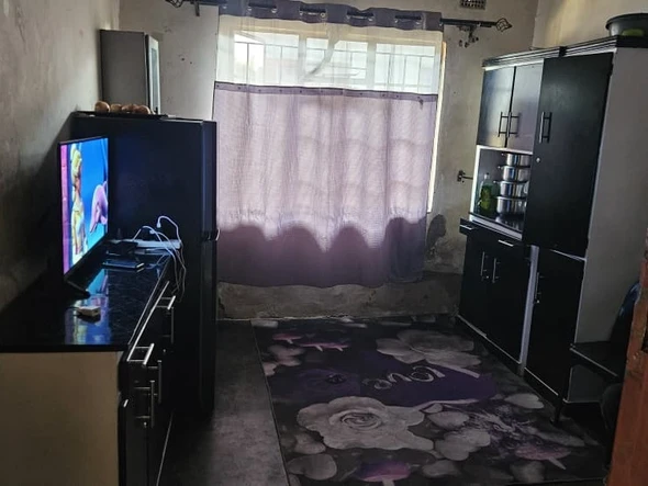 6 Bedroom House