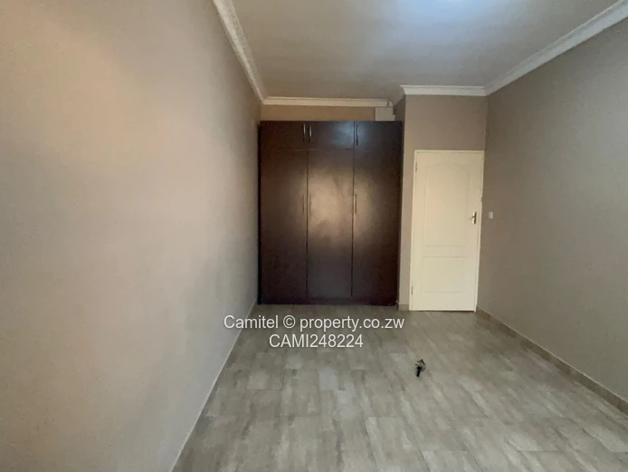 Sunlit 3-Bed Garden Flat with Borehole in Newlands