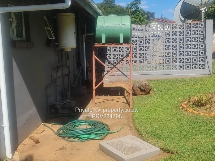 Gweru Daylesford Property for sale (4000sqm, 5beds, D+G, CCTV?)