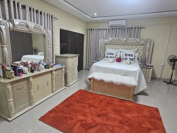 5 Bedroom House