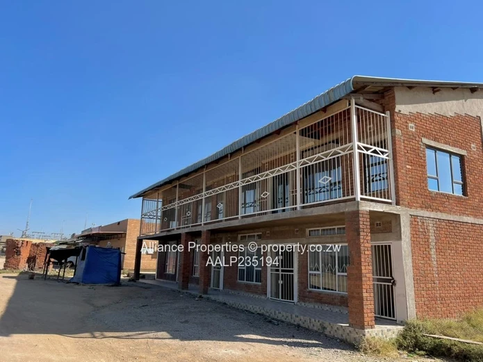 Prime Roadside Commercial Opportunity with Flexible Usage