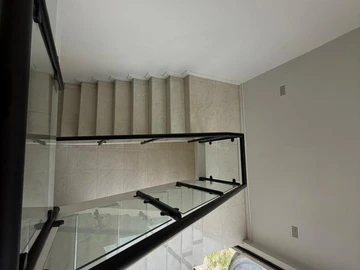 4 Bedroom Flat & Apartment