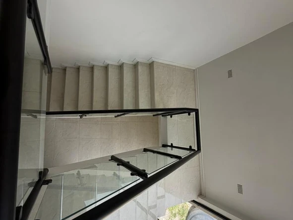 4 Bedroom Flat & Apartment