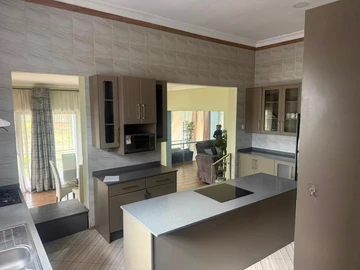 6 Bedroom House