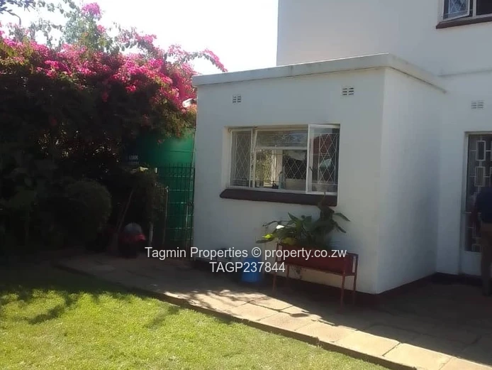 Charming 2-Bed Mabelreign Flat with Garden & Garage (Sole Mandate)