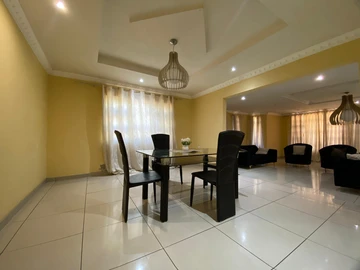 6 Bedroom House