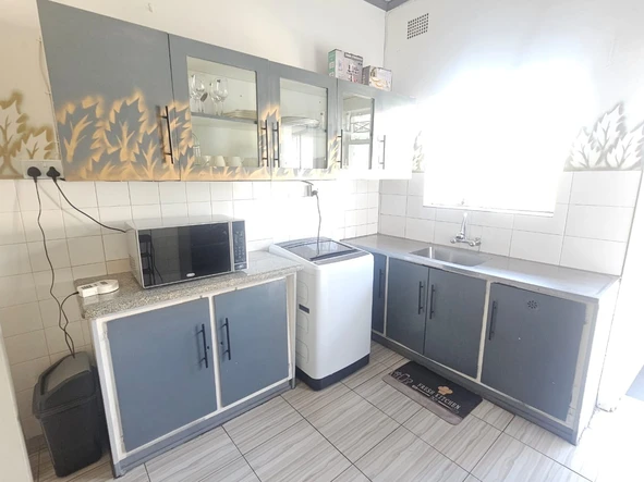 2 Bedroom Flat & Apartment