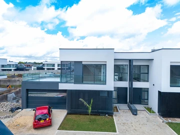 4 Bedroom Flat & Apartment