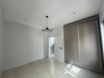 4 Bedroom Flat & Apartment