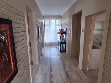 3 Bedroom Flat & Apartment